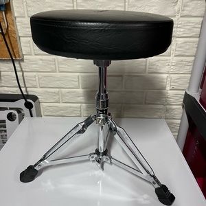 Slingerland drum company 3-legged drum throne